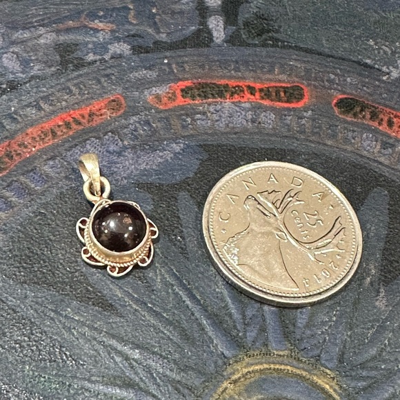 SMALL 925 silver sun swirl pendant with dark purple stone - Picture 1 of 9